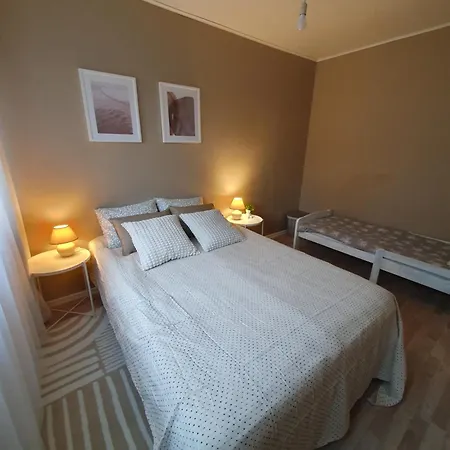 Airbnb *